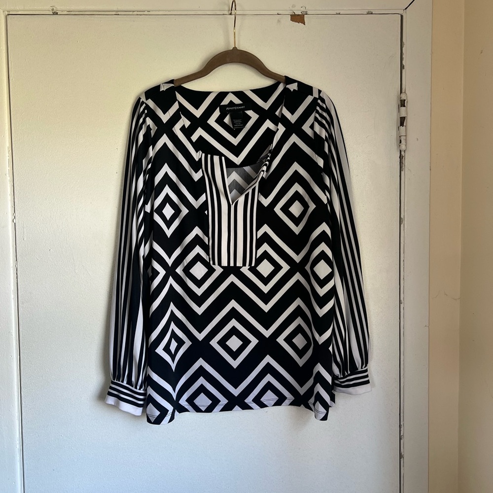 Ashley Stewart Black and White Geometric Blouse Size 14/16 Classic Staple Office